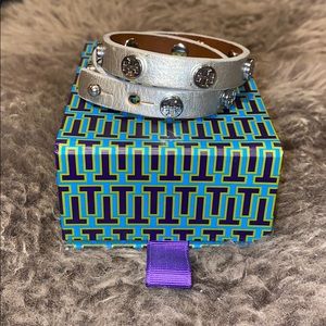 Tory Burch: Double Wrap Reversible Logo Stud